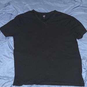 Gap classic black v-neck tee in size L VINTAGE